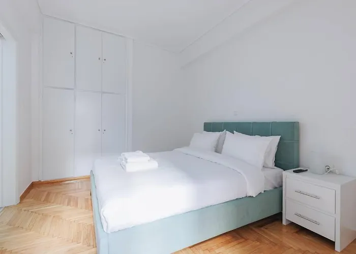 Serene Ground Floor Apartment In Gkyzi