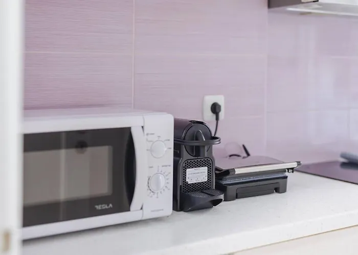 Serene Ground Floor Apartment In Gkyzi